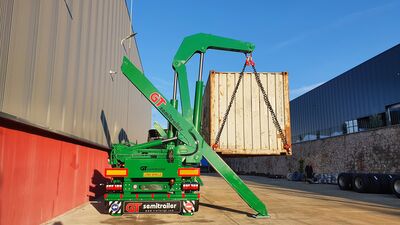 GT CONTAINER SIDELIFTER SEMI TRAILER
The side loader is a kind of construction machine that allows to move the load sideways. It facilitates the transportation of products such as steel beams or long wooden planks. Sidelifter is a semi-trailer used to transport and lift containers over long distances. Side loaders produced by Gt semitrailer consist of quality materials. With its large volume and durability, you can go up in your business with professional transportation with GT's sidelifter side loader semi-trailers.

